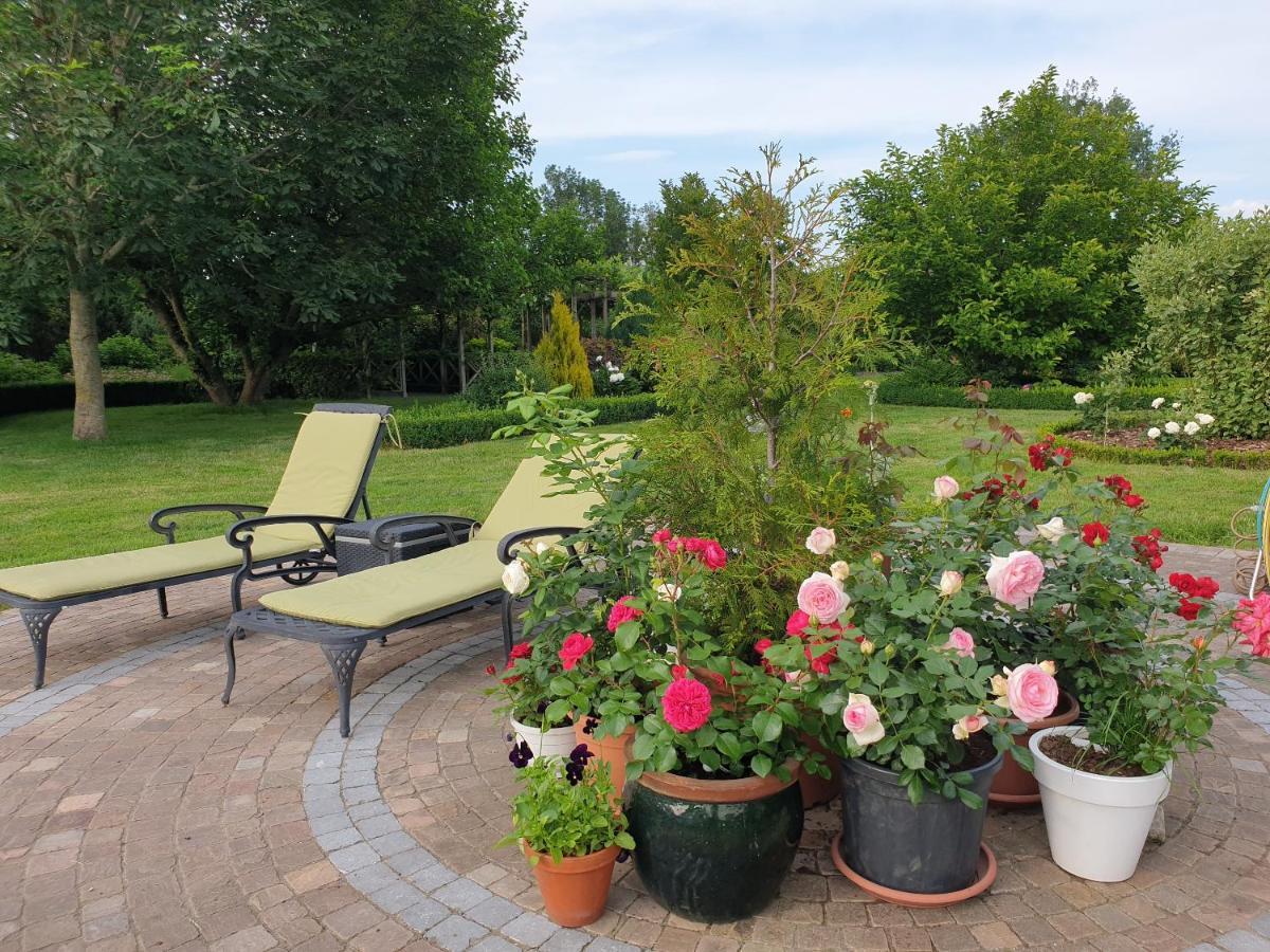 B&B Secret Garden Voeren Eksteriør billede