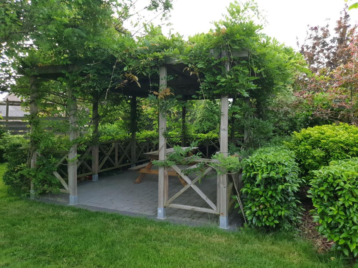 B&B Secret Garden Voeren Eksteriør billede